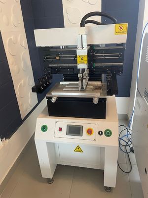CHM-551 SMD उत्पादन लाइन SMT असेंबली लाइन उच्च परिशुद्धता 4 सिर पीसीबी बनाने रोबोट