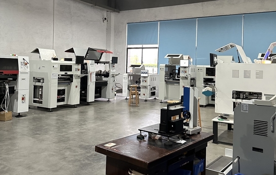 टेबल टॉप CHM-650 हाई प्रिसिशन 4 हेड्स SMT PCB कंपोनेंट माउंटिंग मशीन