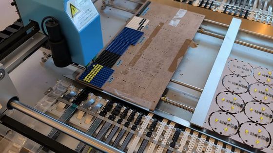 CHMT48VB बेंचटॉप SMT पिक एंड प्लेस मशीन 58 फीडर 2 विजन कैमरा